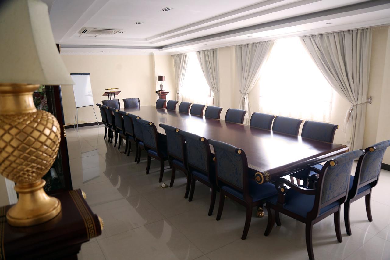 Hotel Amaritsah Brazzaville Buitenkant foto