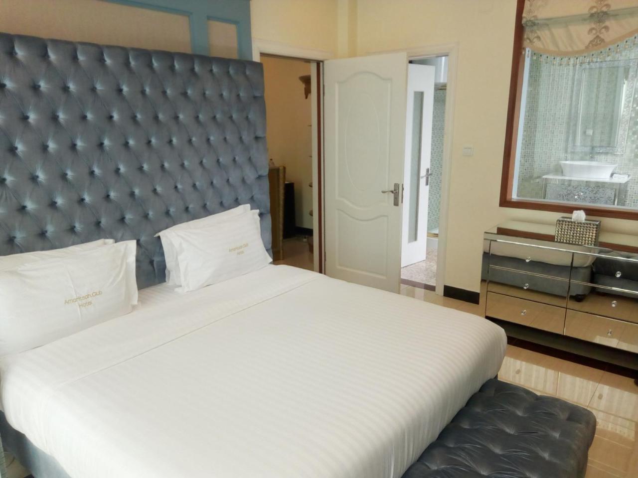 Hotel Amaritsah Brazzaville Buitenkant foto