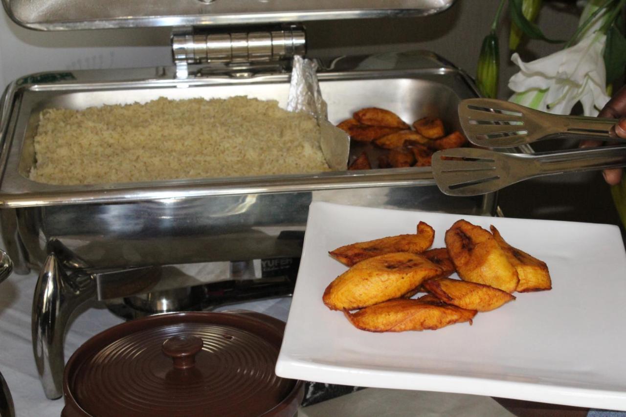 Hotel Amaritsah Brazzaville Buitenkant foto