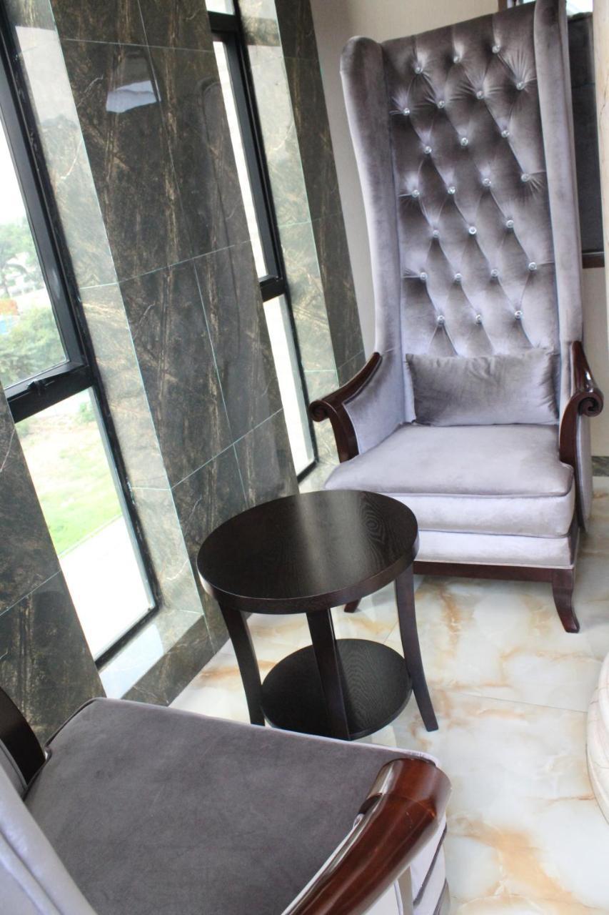 Hotel Amaritsah Brazzaville Buitenkant foto