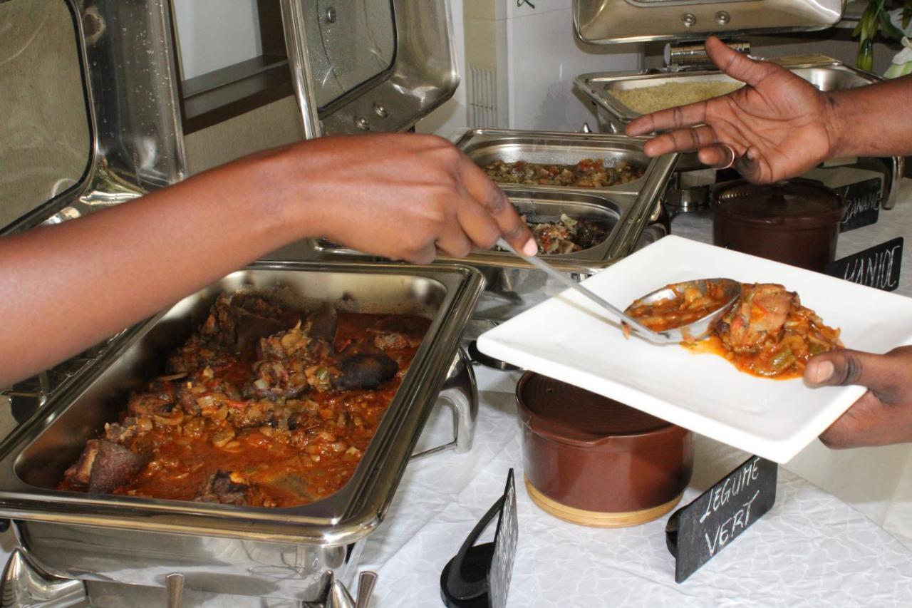 Hotel Amaritsah Brazzaville Buitenkant foto